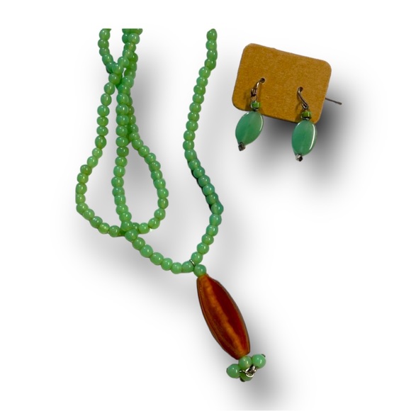 Vintage 80s Jade and Brown Beaded necklace and Earring Set - Picture 4 of 4